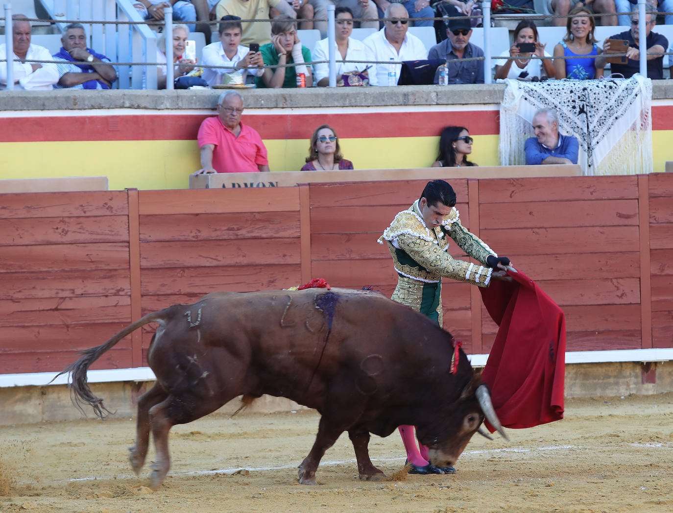 Fotos: Perera vuelve a abrir la Puerta Grande de Palencia