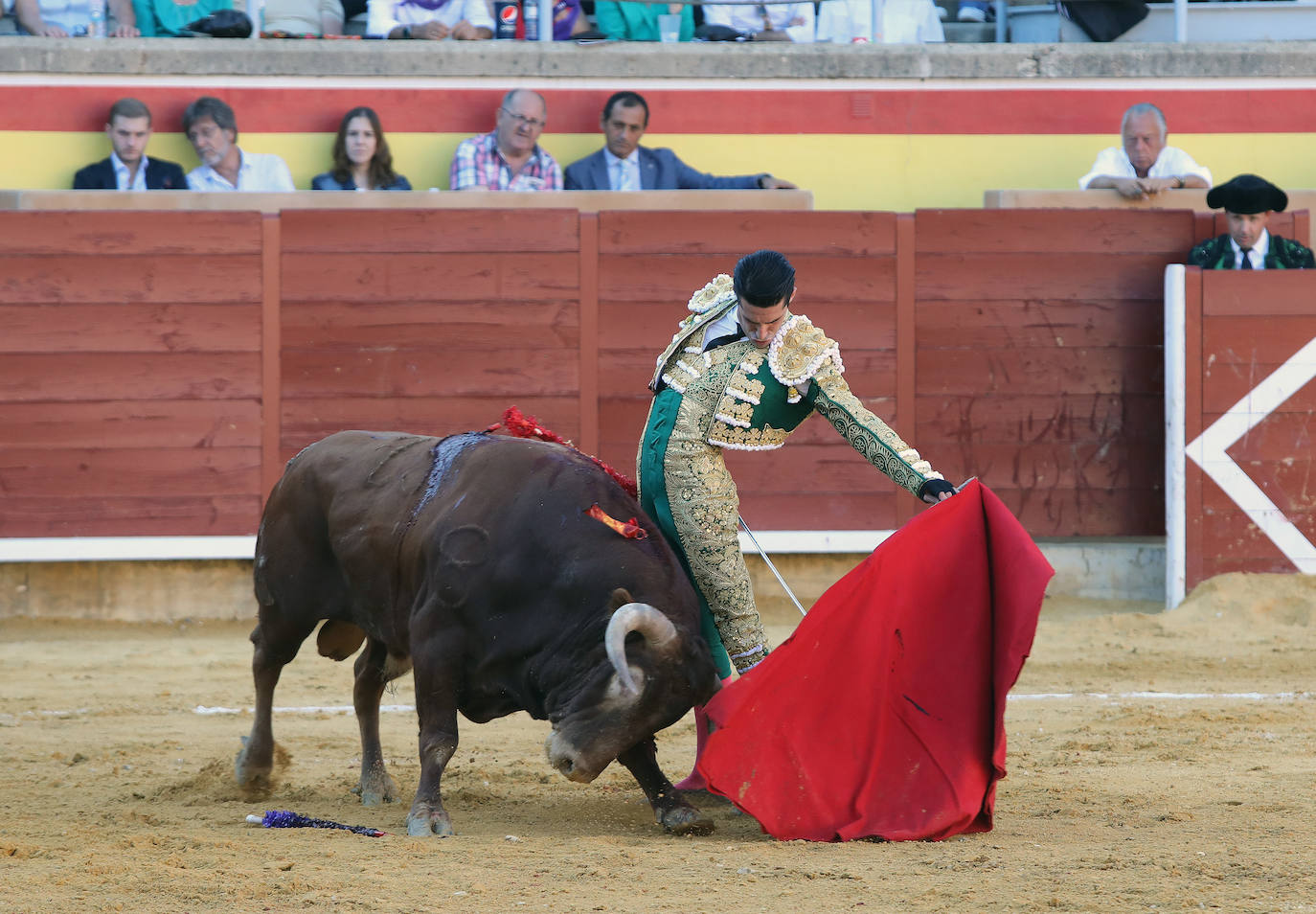 Fotos: Perera vuelve a abrir la Puerta Grande de Palencia