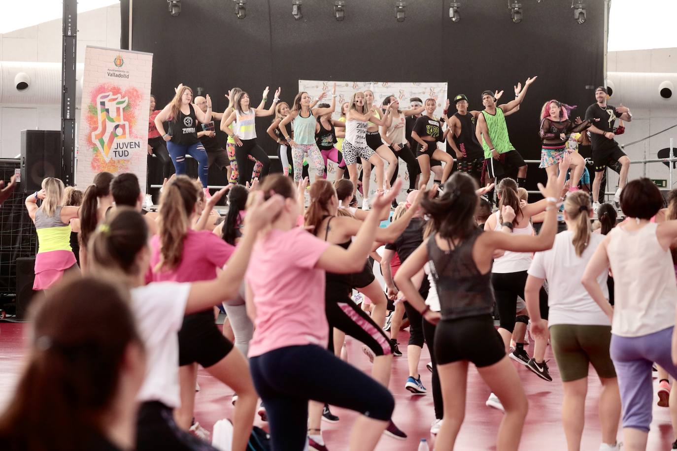 Fotos: La Cúpula del Milenio acoge una sesión de zumba por las fiestas de Valladolid