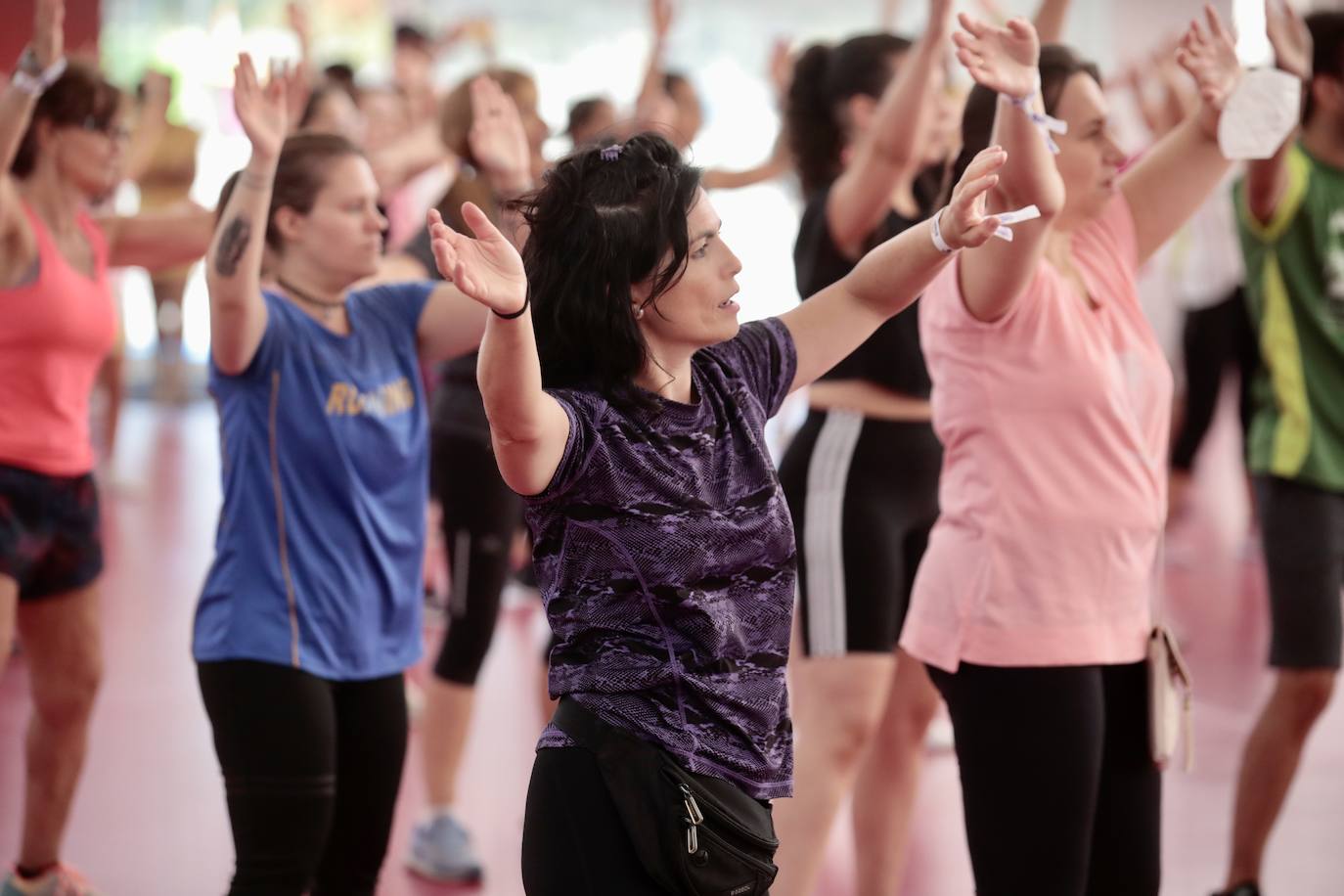 Fotos: La Cúpula del Milenio acoge una sesión de zumba por las fiestas de Valladolid