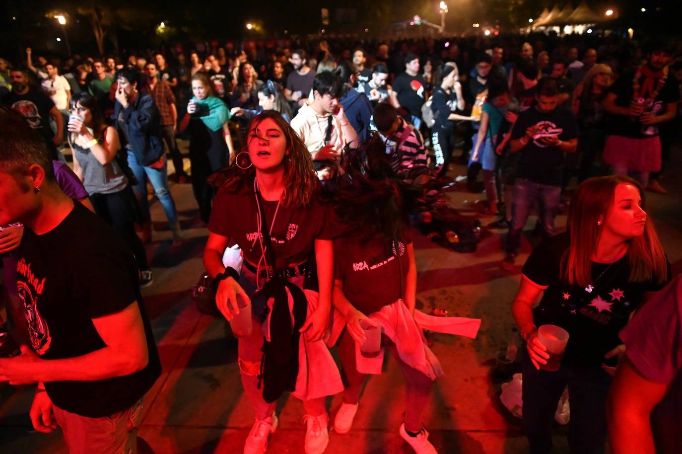 Fotos: Ambiente en las Moreras durante el concierto de Brea Bastard