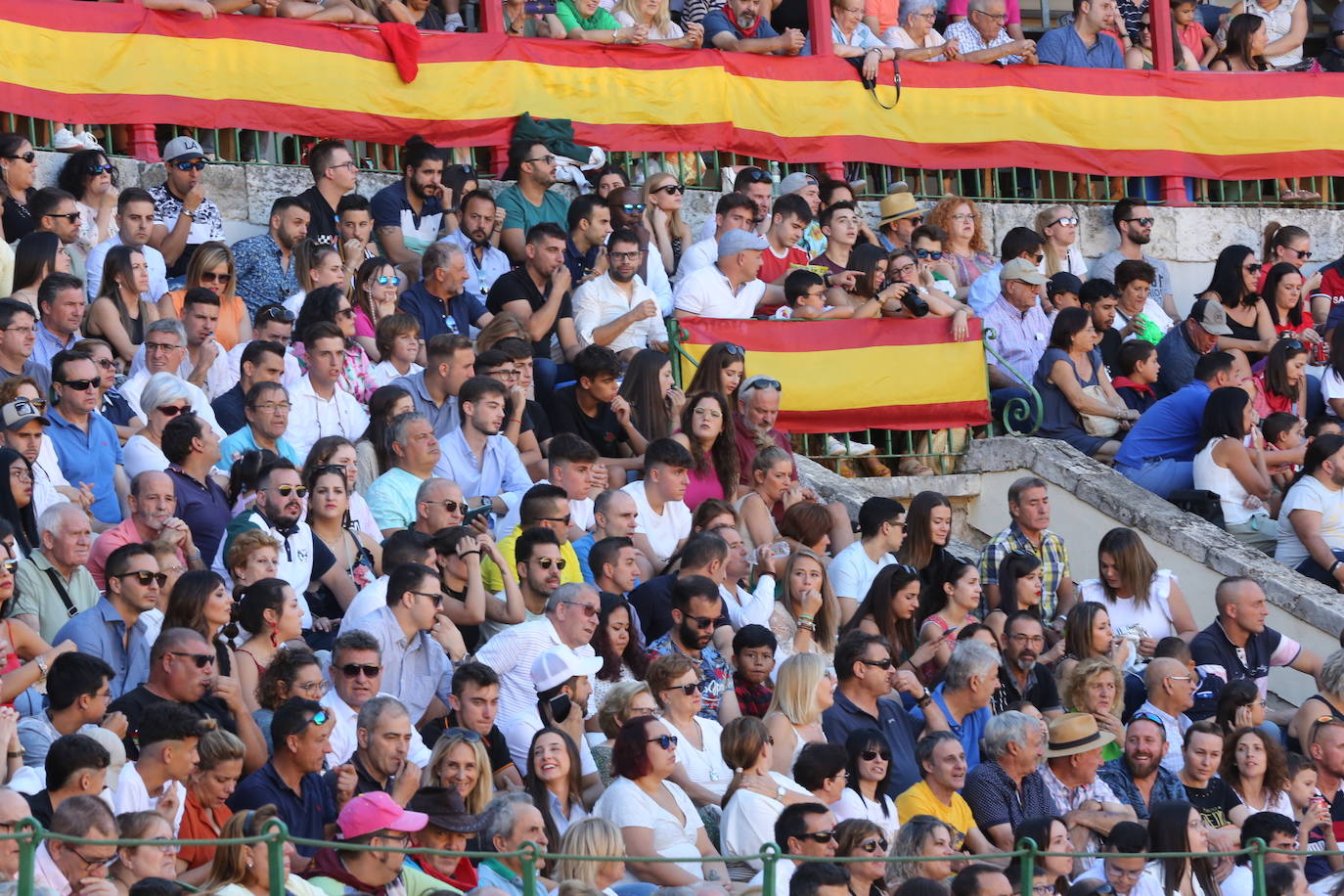 Fotos: Búscate en las gradas de la plaza de toros de Valladolid (1/3)