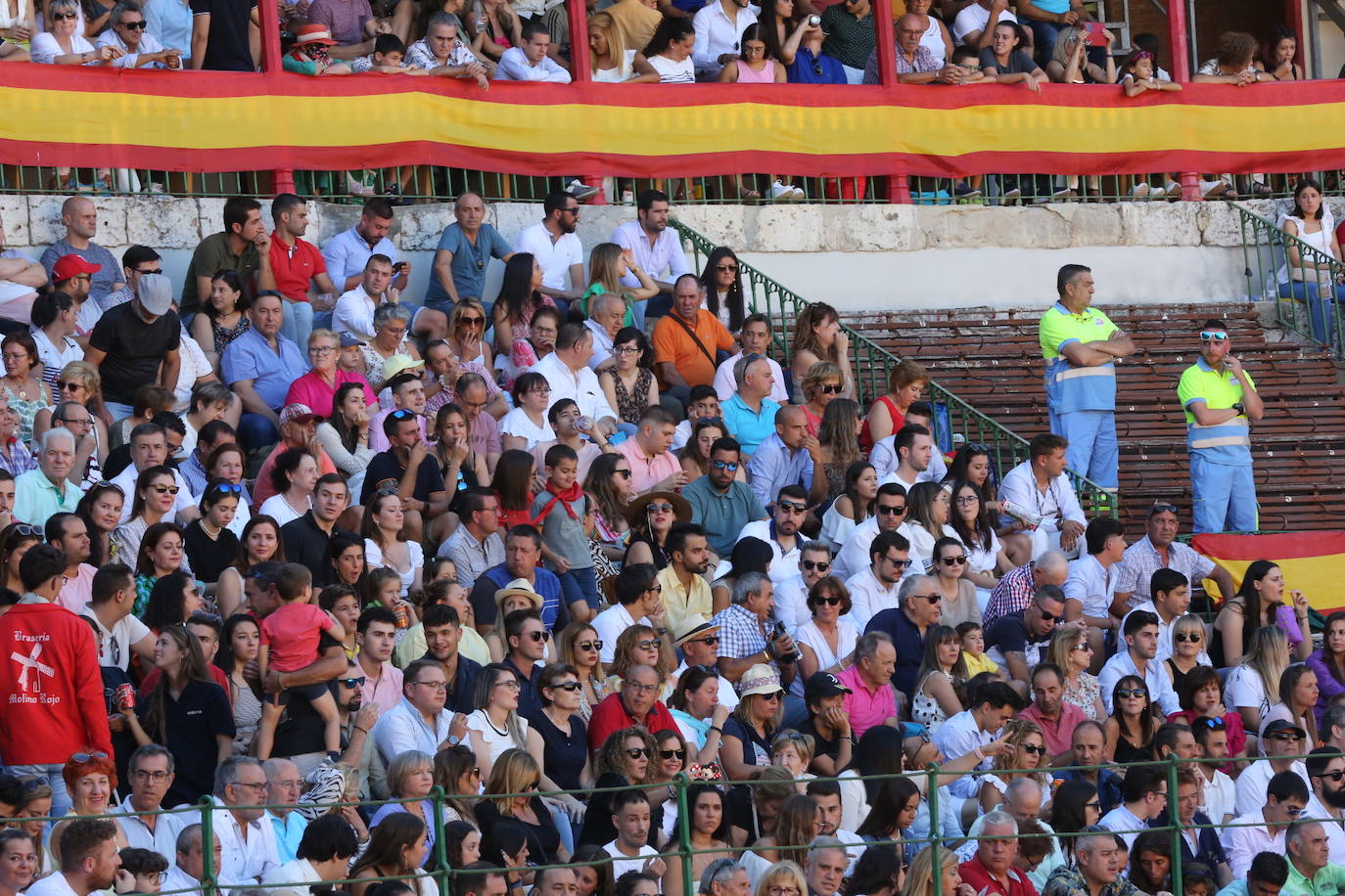 Fotos: Búscate en las gradas de la plaza de toros de Valladolid (1/3)