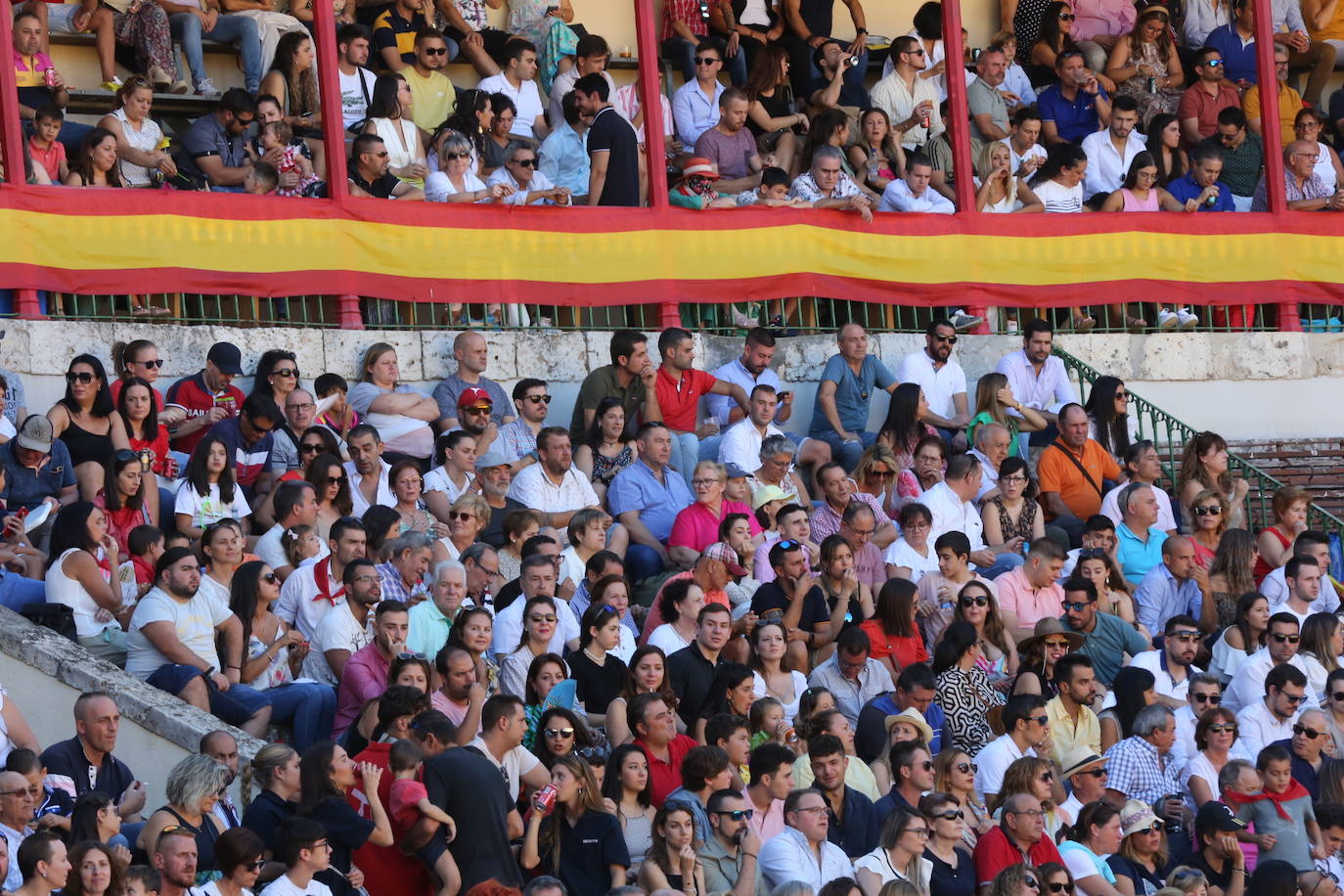Fotos: Búscate en las gradas de la plaza de toros de Valladolid (1/3)