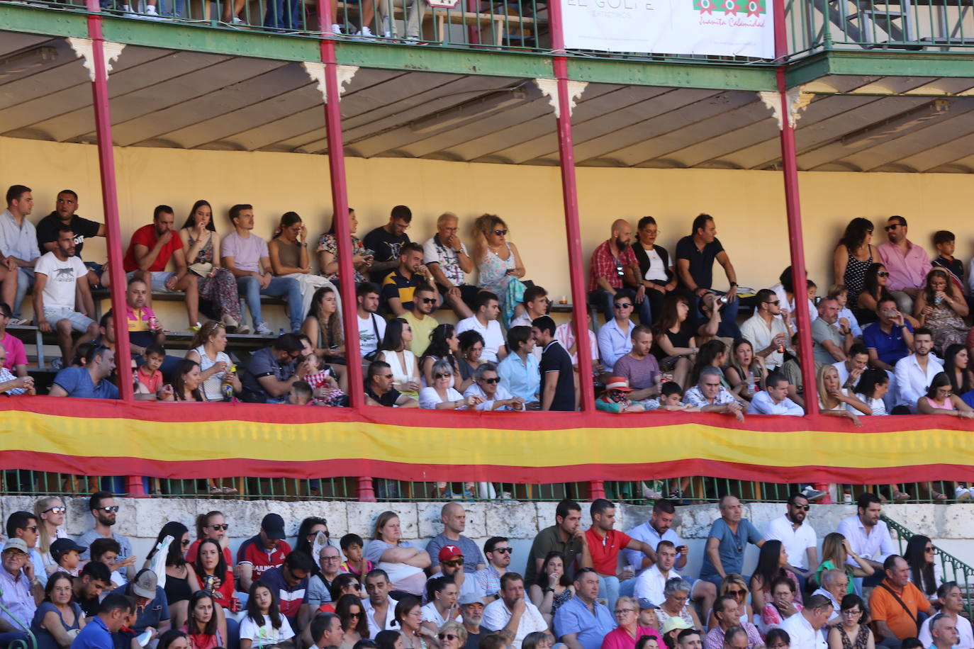 Fotos: Búscate en las gradas de la plaza de toros de Valladolid (1/3)
