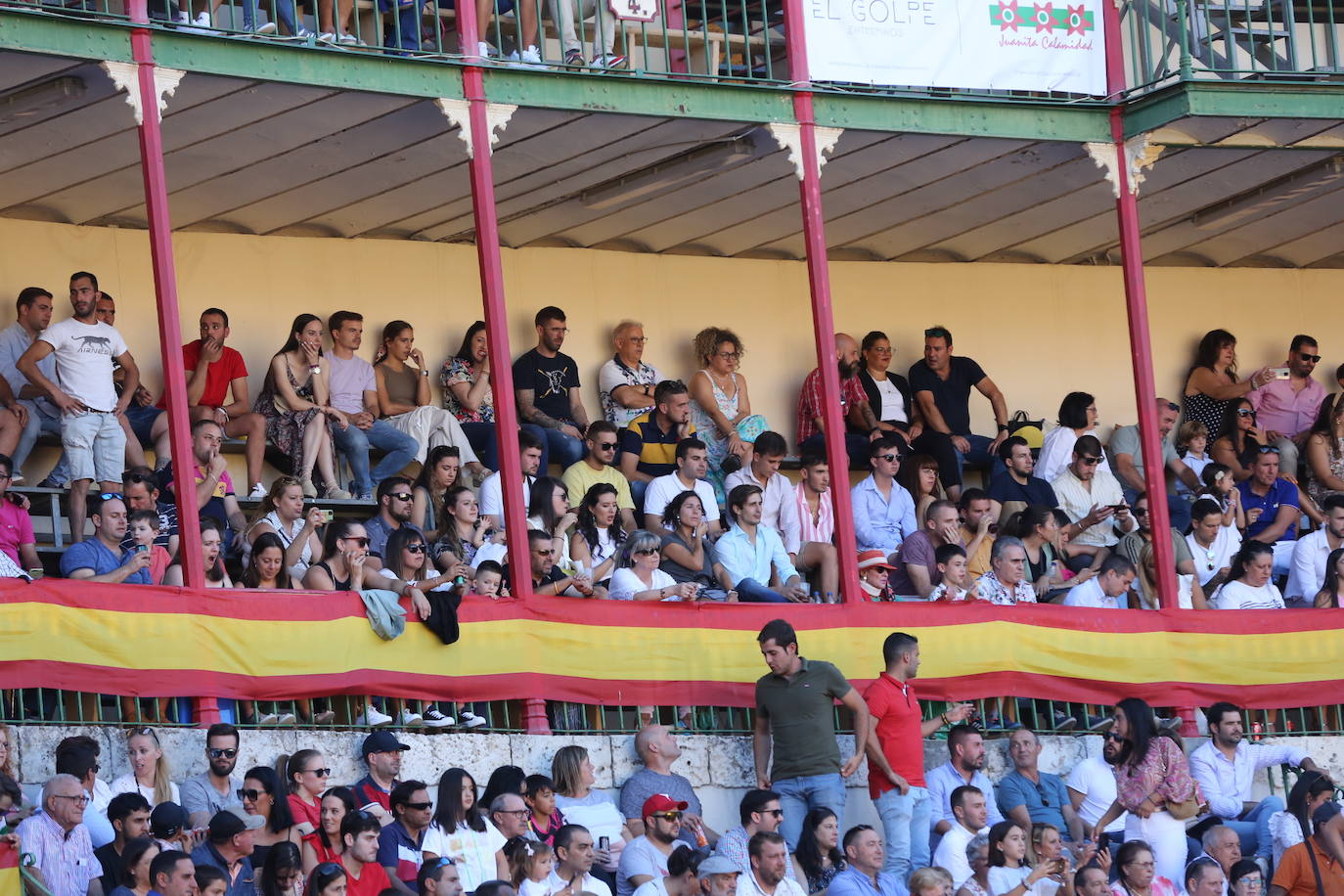 Fotos: Búscate en las gradas de la plaza de toros de Valladolid (2/3)