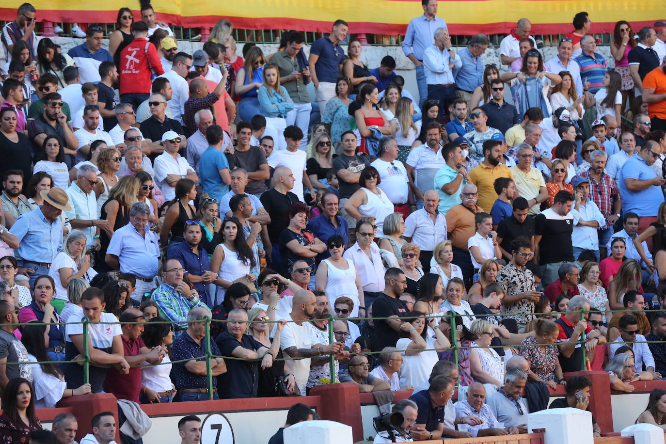Fotos: Búscate en las gradas de la plaza de toros de Valladolid (2/3)