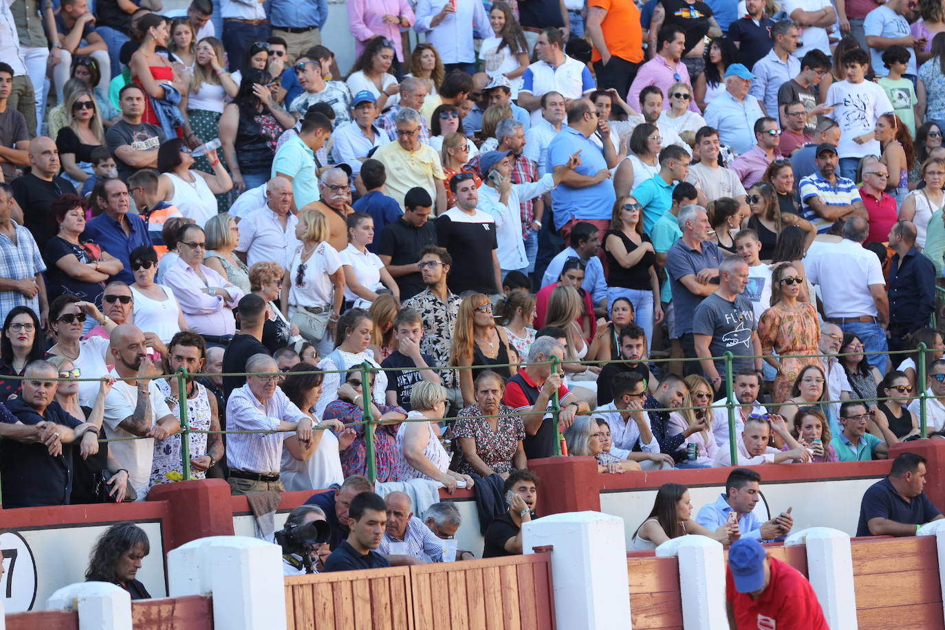 Fotos: Búscate en las gradas de la plaza de toros de Valladolid (3/3)