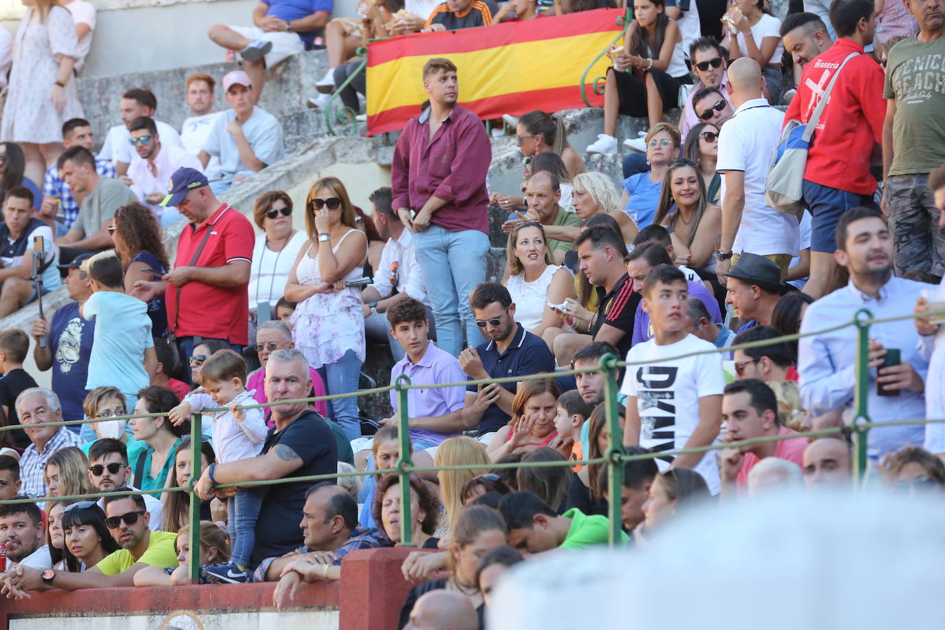 Fotos: Búscate en las gradas de la plaza de toros de Valladolid (3/3)
