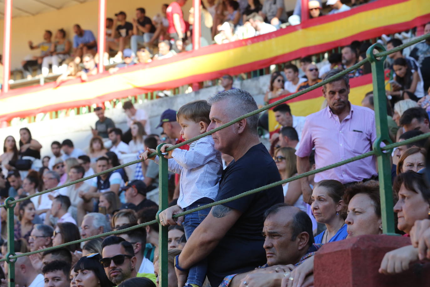 Fotos: Búscate en las gradas de la plaza de toros de Valladolid (3/3)