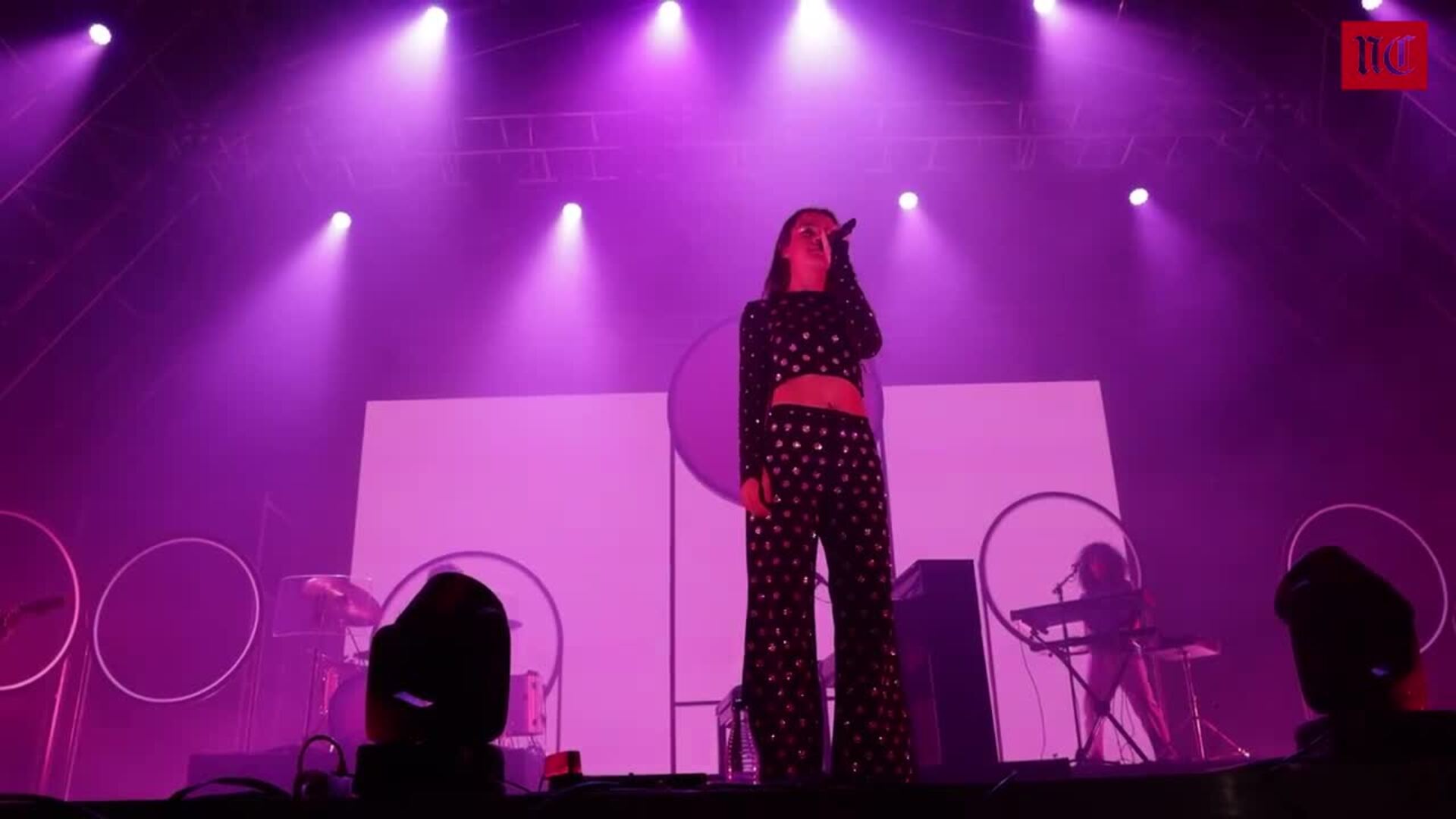 La cantante Amaia llena la Plaza Mayor en el segundo concierto de las Ferias y Fiestas de Valladolid 2022