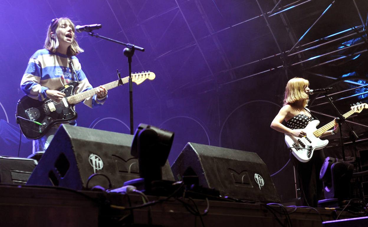 Cariño, durante su concierto en la Plaza Mayor de Valladolid. 