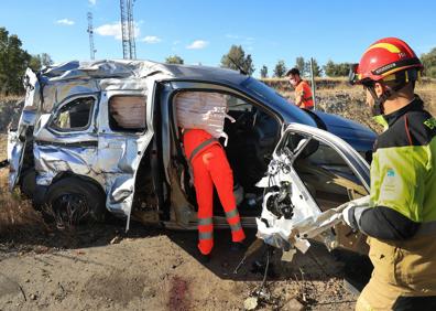 Imagen secundaria 1 - Fallece una mujer y un hombre resulta herido en un accidente en Martín de Yeltes, en Salamanca