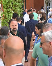 Imagen secundaria 2 - El ambiente en La Terraza de El Norte a lo largo del mediodía de este martes. 