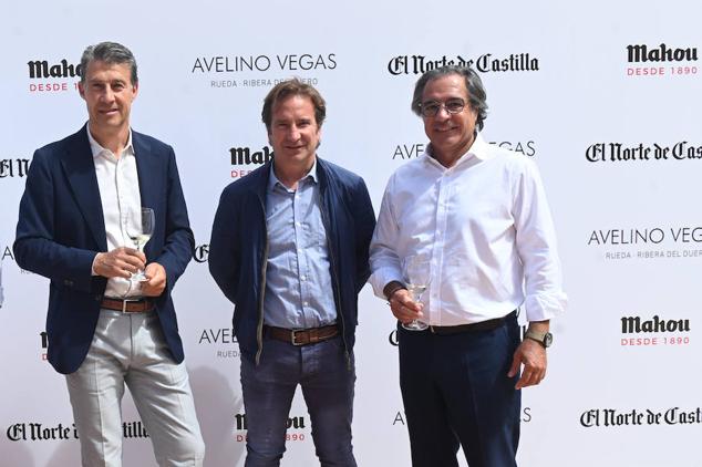 Miguel de Celis e Iñigo Gómez, de Galera Publicidad, y Manuel Salgado, director de Nuevos Negocios y Grandes Clientes de El Norte.