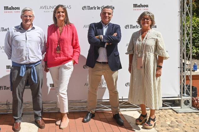 Fernando Zamácola, director de la Fundación Miguel Delibes; Isabel Ibáñez, responsable de comunicación de CaixaBank en Castilla y León; Miguel Rivas, director de banca privada de CaixaBank en la comunidad; y Charo López, directora de Marketing de El Norte.