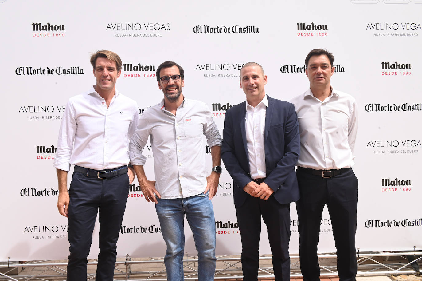 Los farmaceúticos Carlos Gómez y Juancho Navarro; y Alberto Navarro y Gonzalo Cebrián, de CaixaBank.