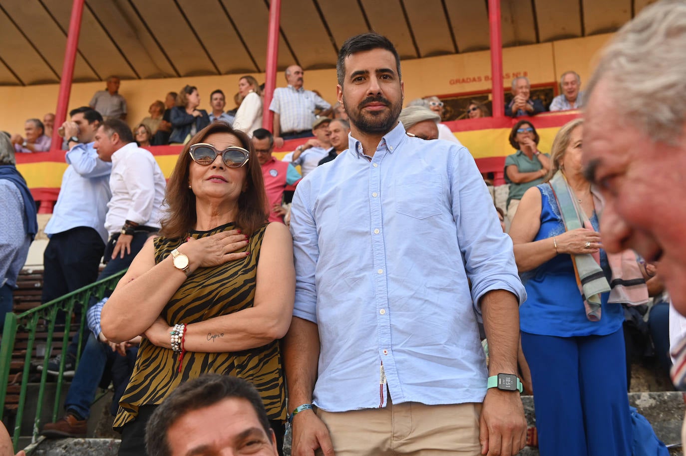 La abonada Lourdes Sánchez Capellán con su yerno, Alberto Pascua.