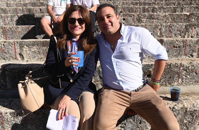 Isabel Turrado, de Pago Dehesa Peñalba (Bodegas Vizar) y su marido, el agricultor Iván Cadenas. 