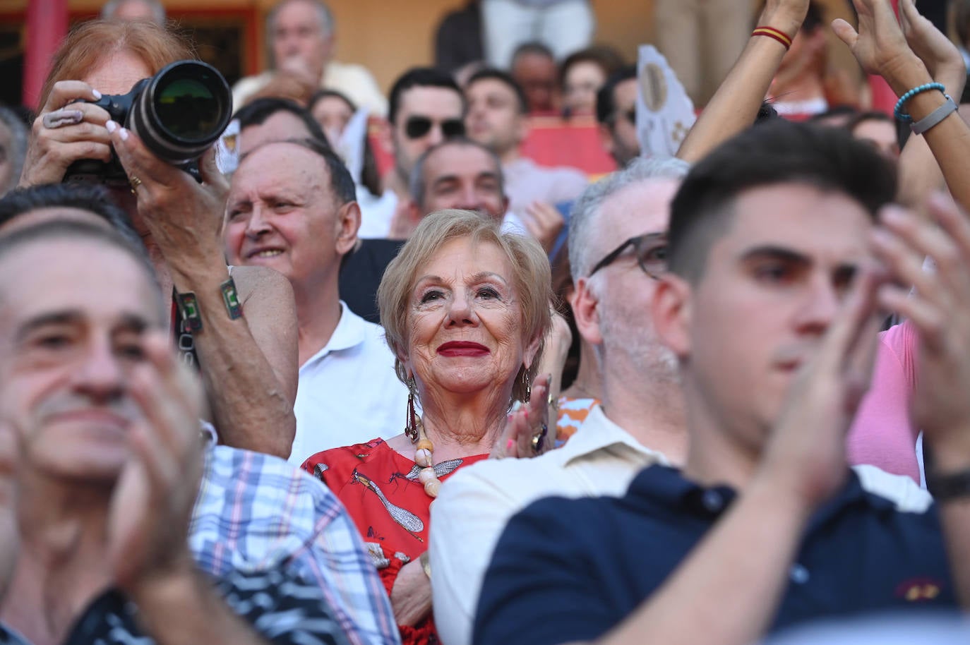 Fotos: Asistentes a la tercera corrida de la Feria y Fiestas de la Virgen de San Lorenzo, en Valladolid