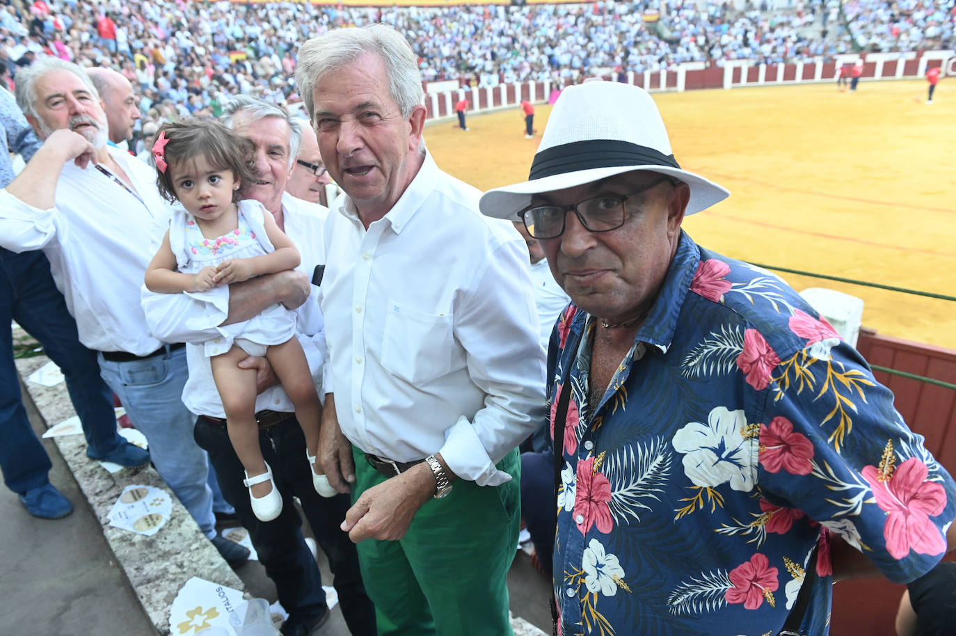 Fotos: Asistentes a la tercera corrida de la Feria y Fiestas de la Virgen de San Lorenzo, en Valladolid