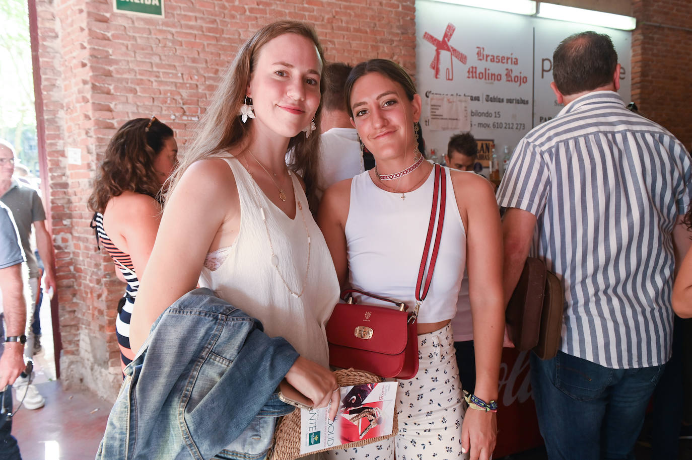 Fotos: Asistentes a la tercera corrida de la Feria y Fiestas de la Virgen de San Lorenzo, en Valladolid