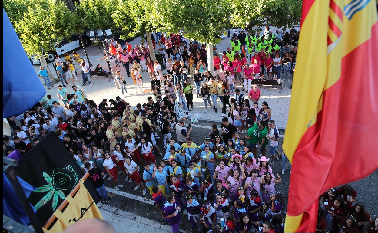 Segundos previos al chupinazo en Nava del Rey.  