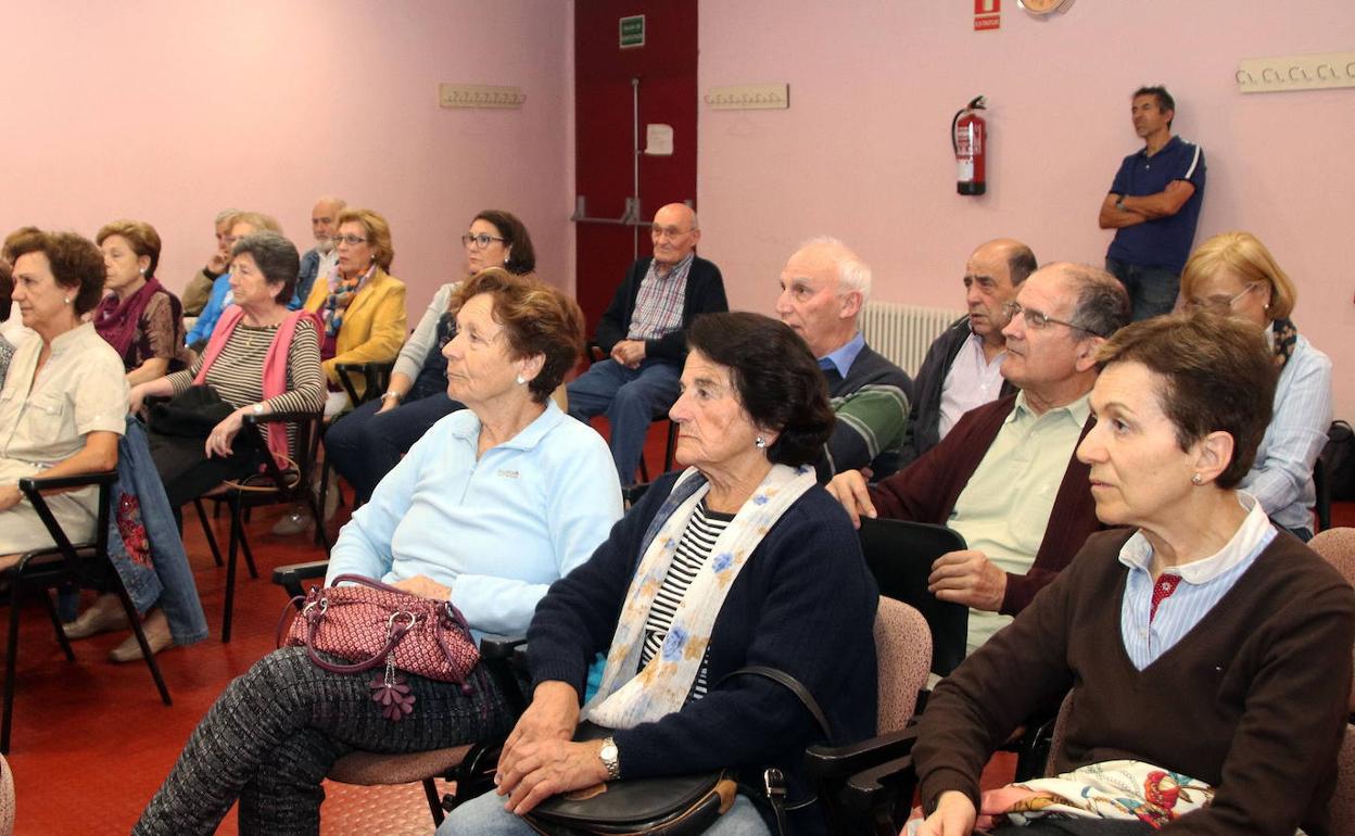 Alumnos de uno de los programas que se ofrecen en la comunidad.