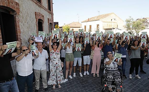 Numerosas personas participaron en la concentración.