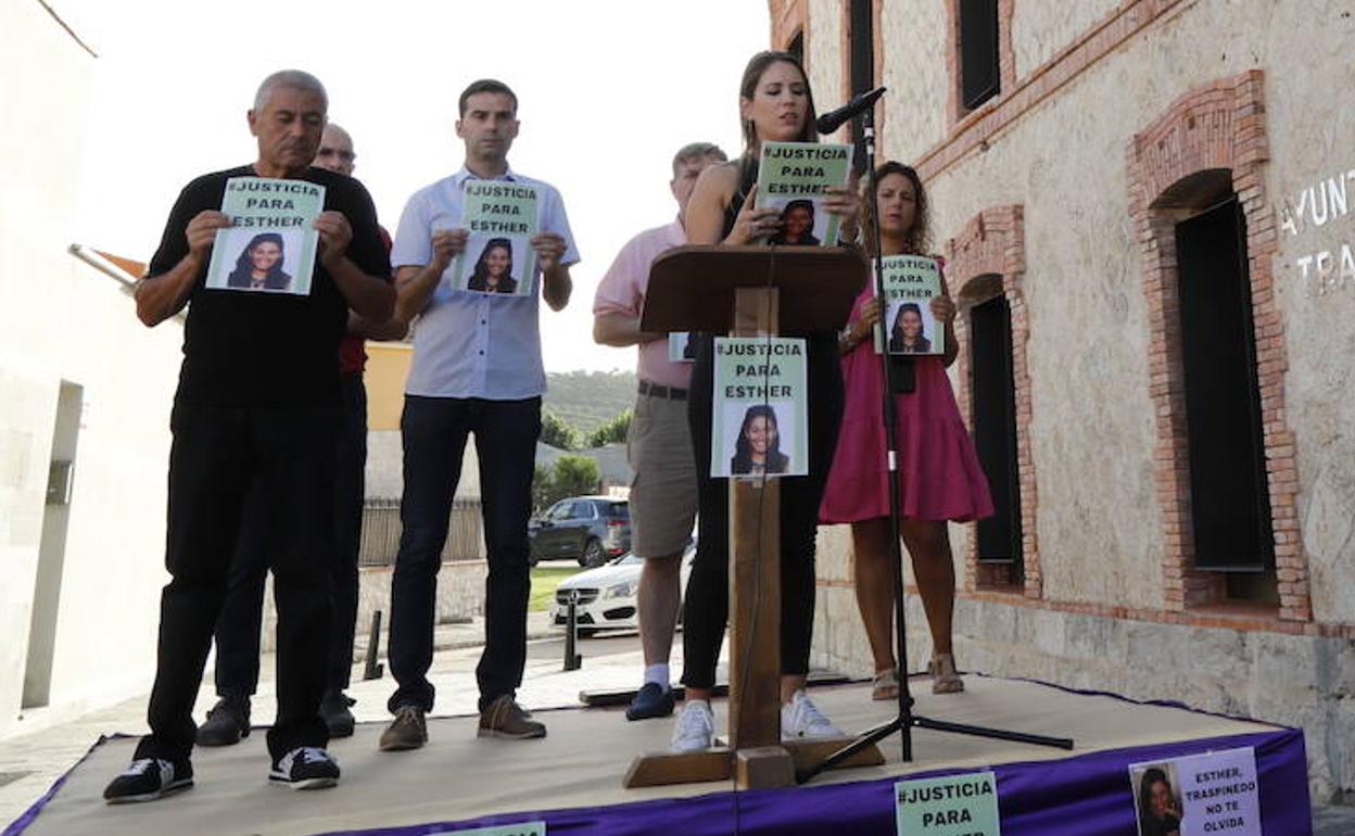Un momento de la concentración por Esther López 