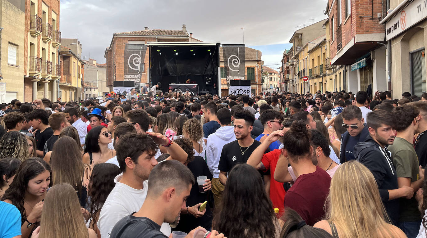 Vermú en las fiestas de Carbonero. 