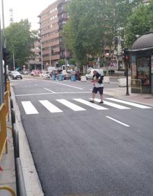 Imagen secundaria 2 - Álvaro Gil reabre como calle &#039;verde&#039; sin jardines colgantes y con el mismo tráfico