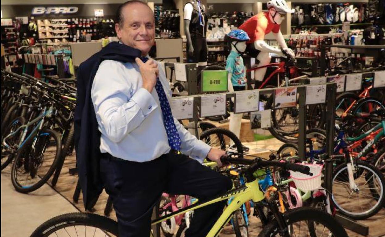 José Antonio Lobato.