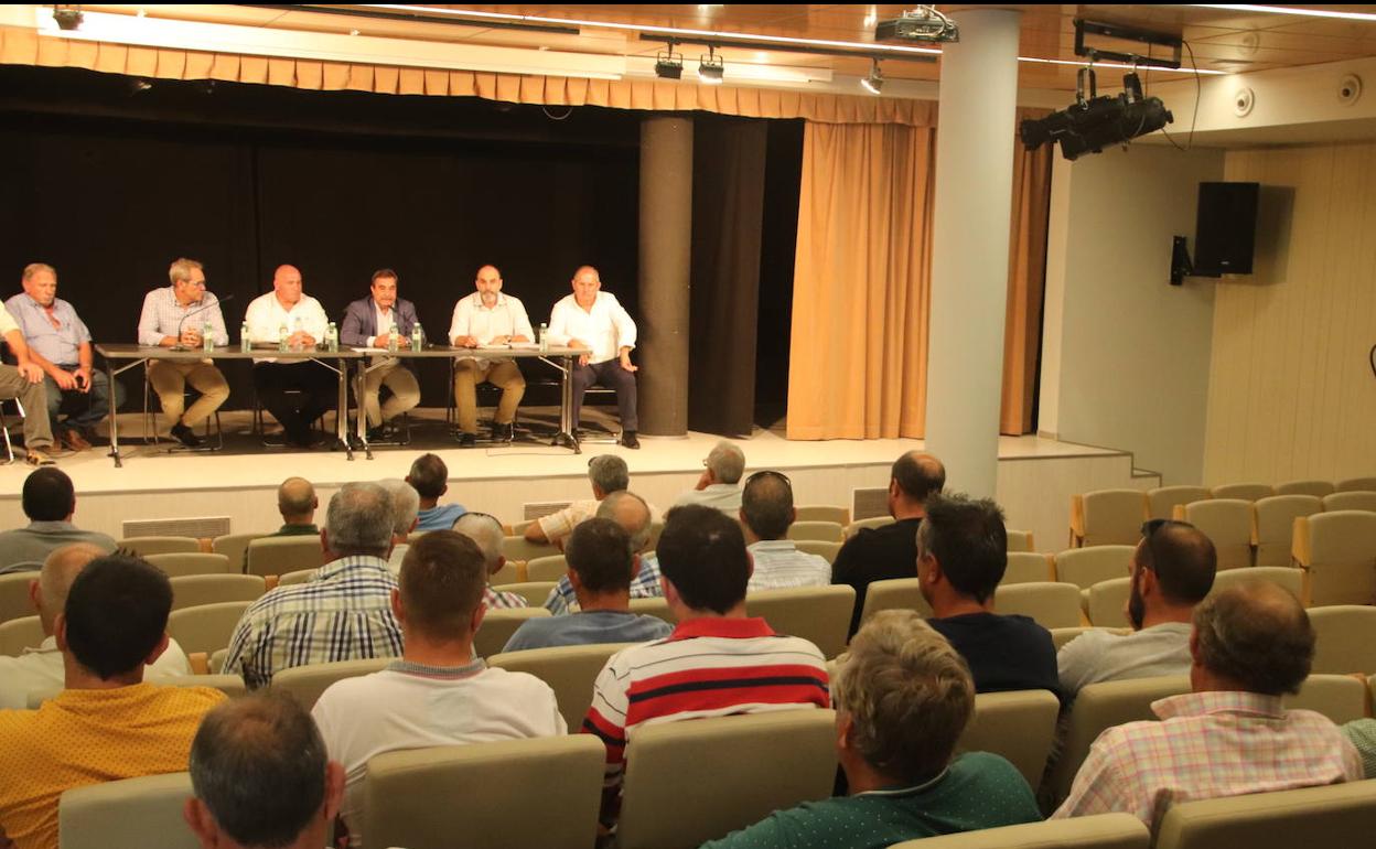 Asamblea de constitución de la comunidad de regantes Páramo de Cuéllar. 