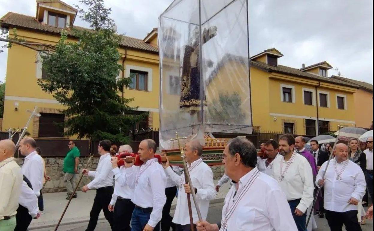Procesión este lunes en El Espinar.