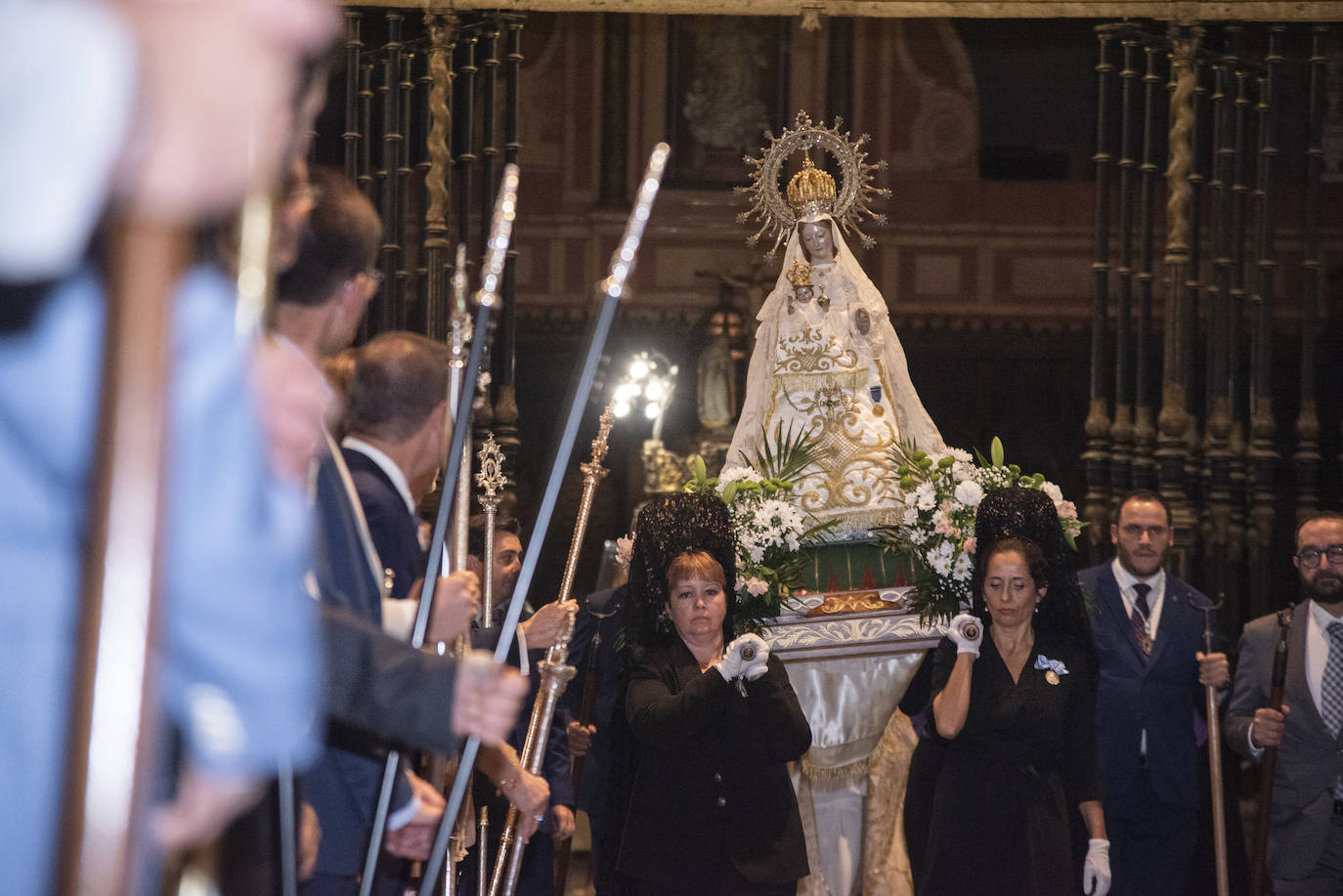 Subida de la patrona de la ciudad a la Catedral de Segovia.