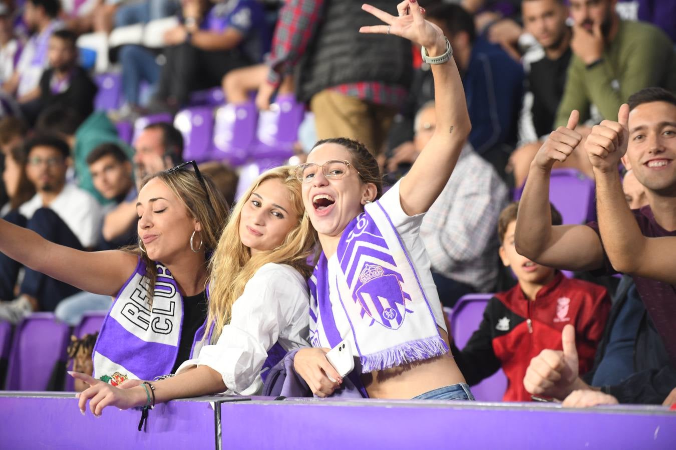 Fotos: Búscate en las fotos de la grada del Real Valladolid-Cádiz (1/4)