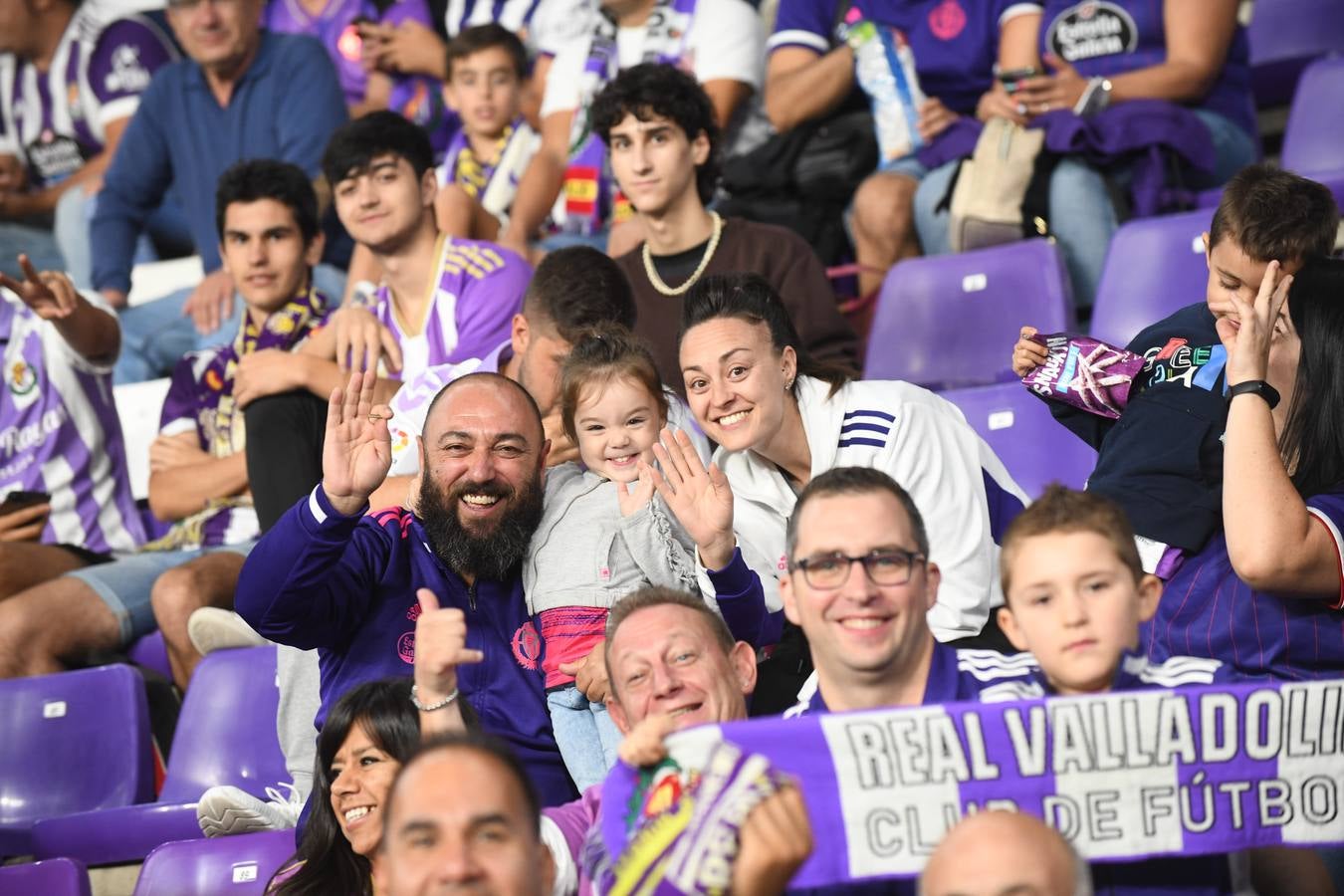 Fotos: Búscate en las fotos de la grada del Real Valladolid-Cádiz (1/4)