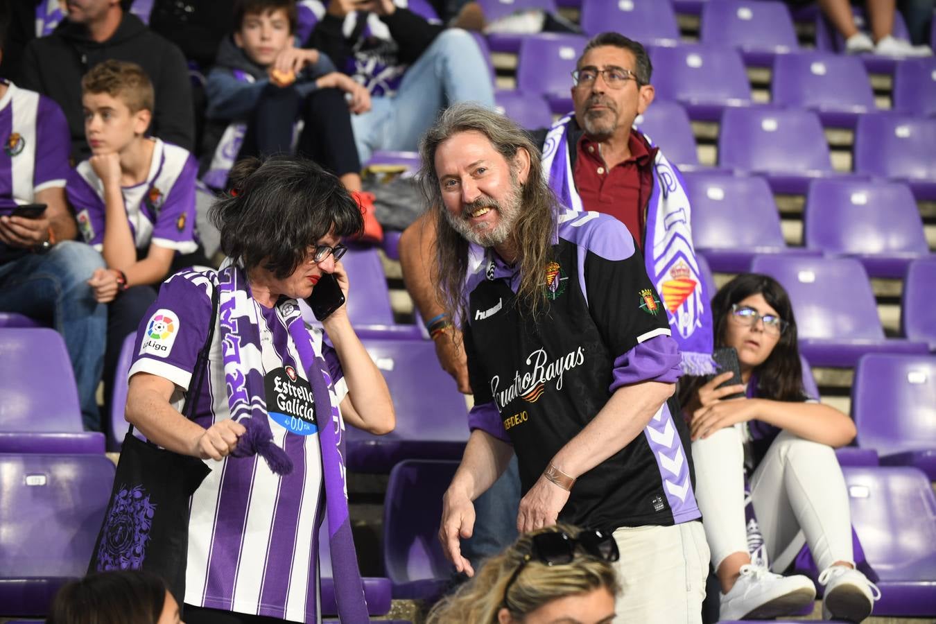 Fotos: Búscate en las fotos de la grada del Real Valladolid-Cádiz (1/4)