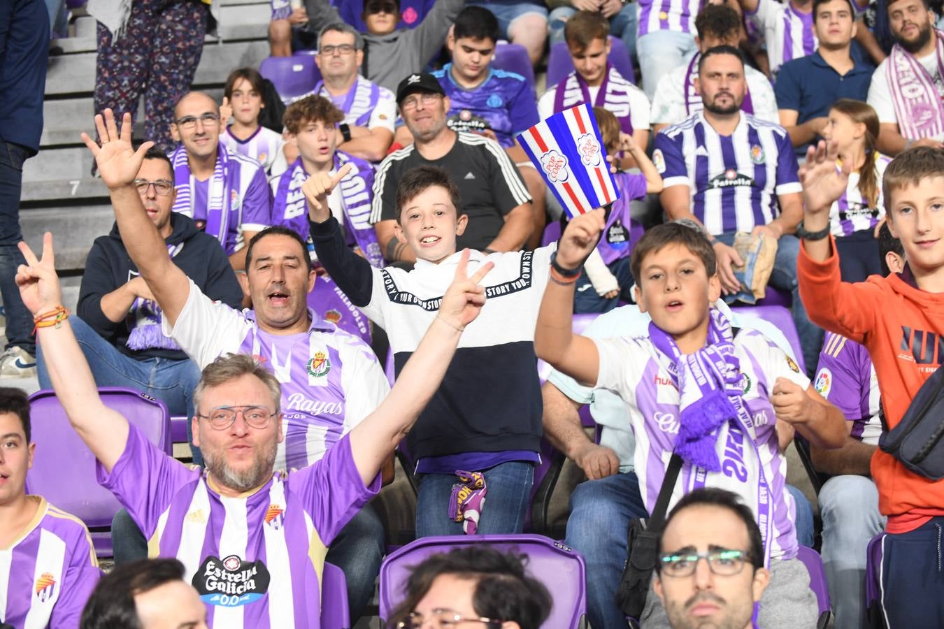 Fotos: Búscate en las fotos de la grada del Real Valladolid-Cádiz (1/4)