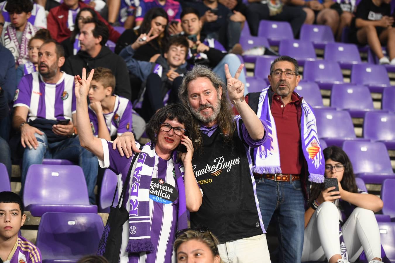 Fotos: Búscate en las fotos de la grada del Real Valladolid-Cádiz (2/4)