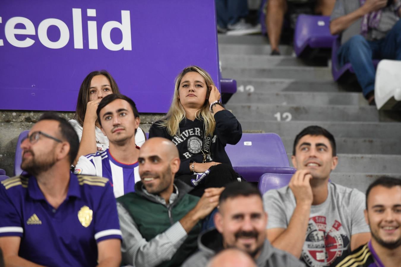 Fotos: Búscate en las fotos de la grada del Real Valladolid-Cádiz (4/4)