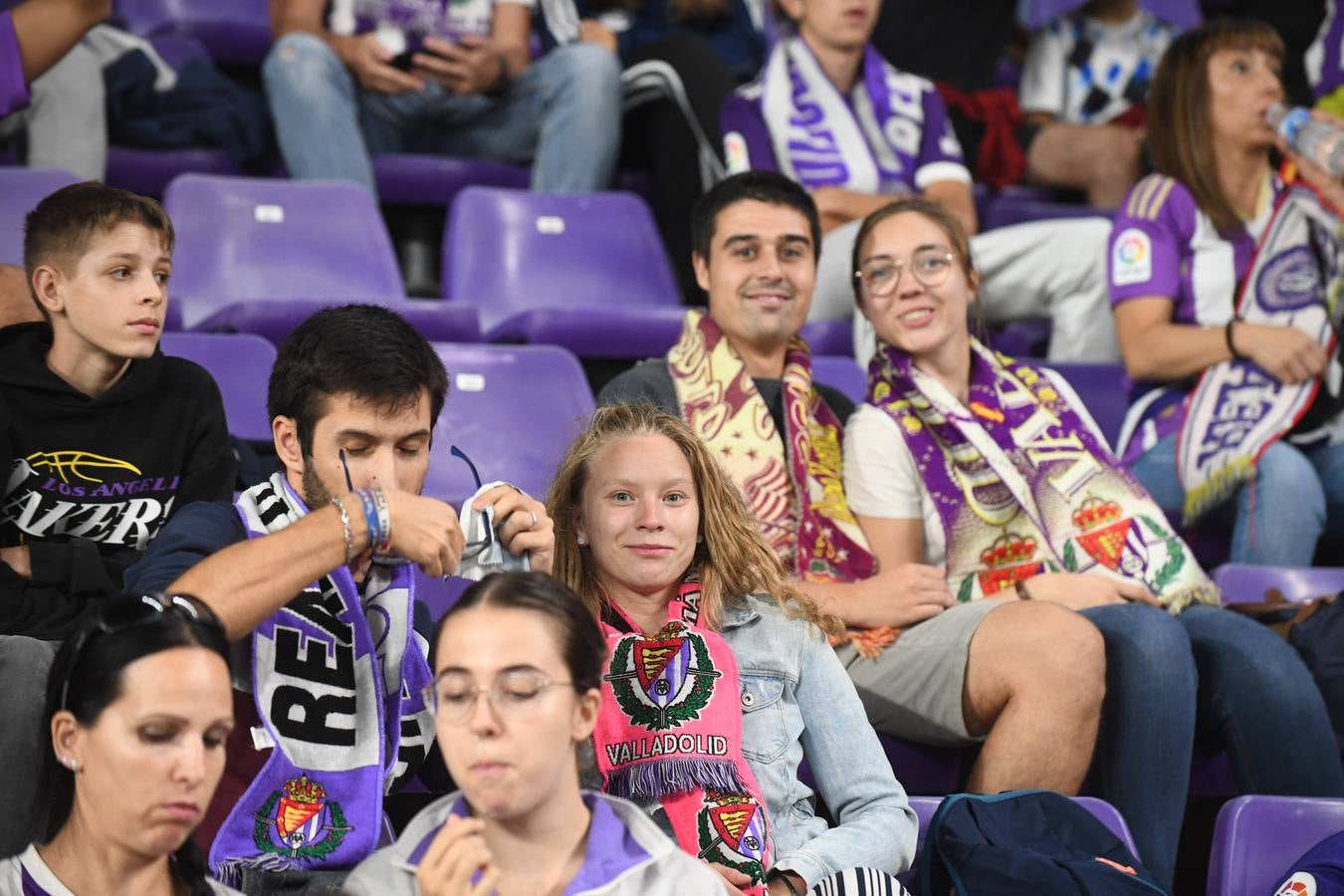 Fotos: Búscate en las fotos de la grada del Real Valladolid-Cádiz (4/4)