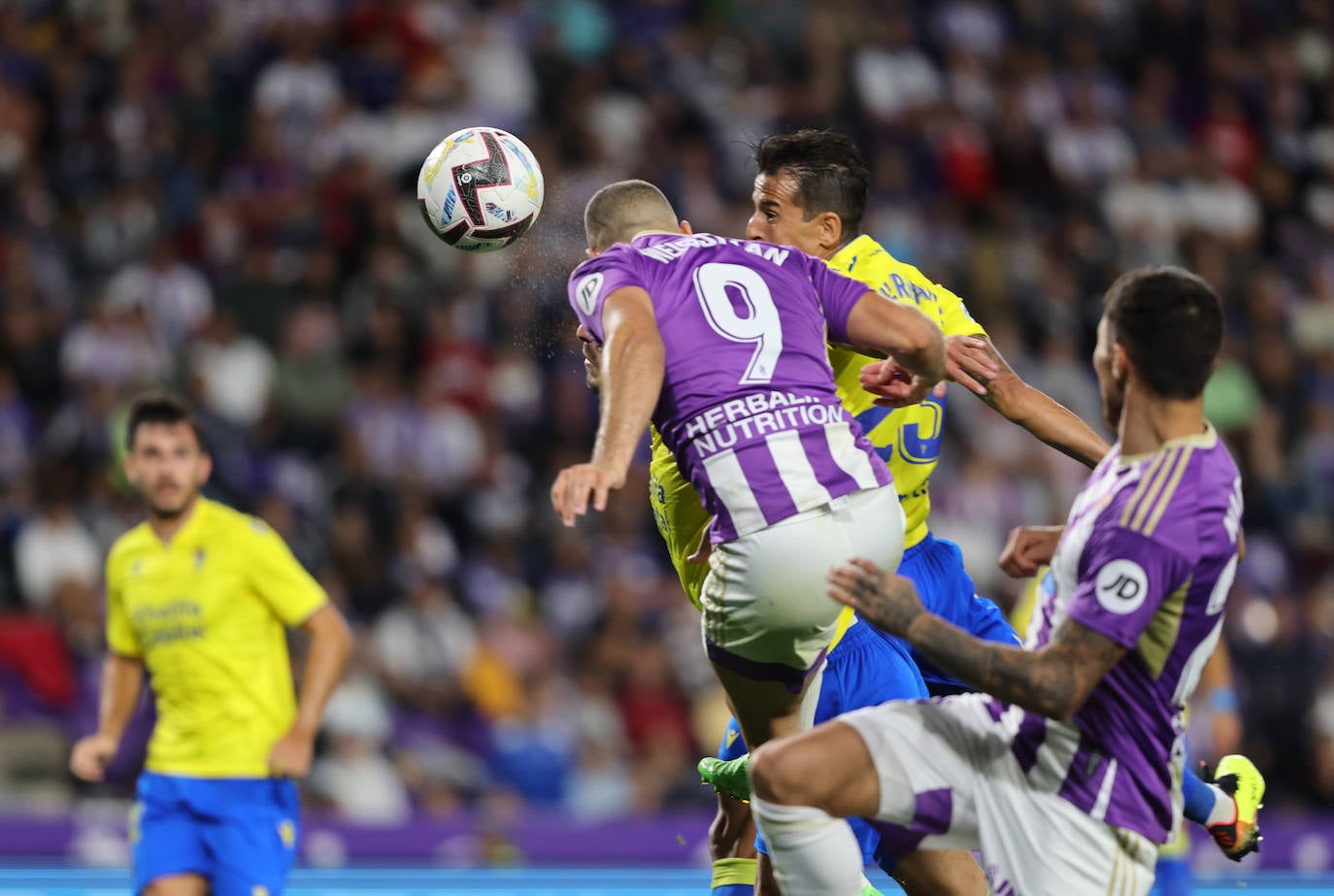 El Real Valladolid cae en casa ante el Cádiz (0-1).