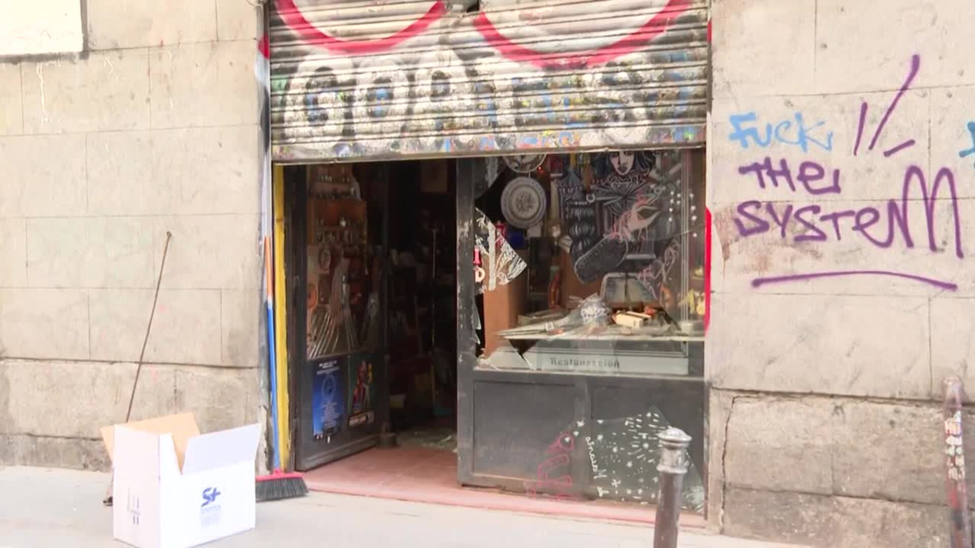 Edificio afectado por la explosión en Malasaña, donde avanzan las labores de desescombro