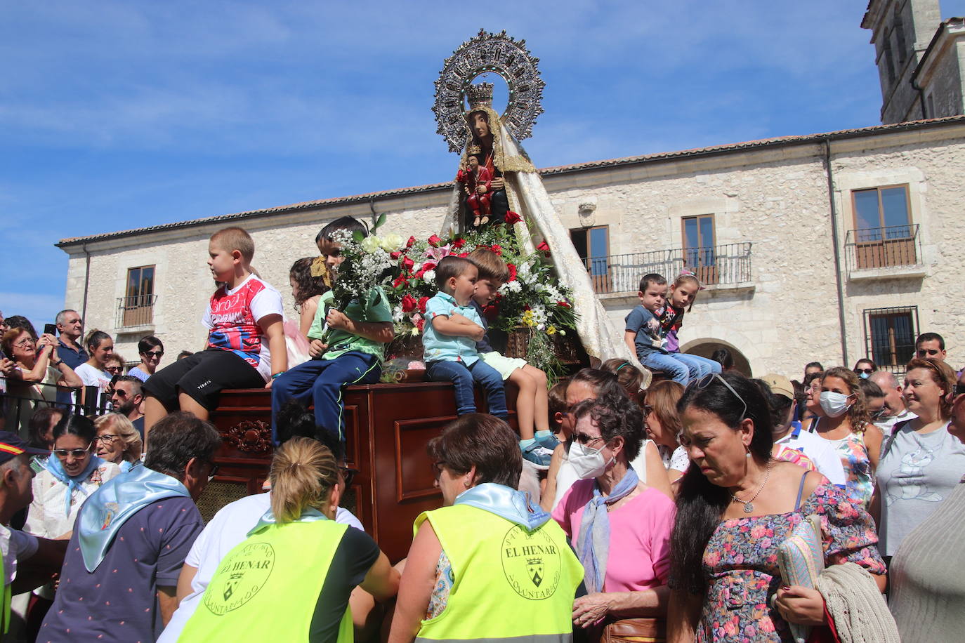 Miles de personas, este domingo en la romería de la Virgen del Henar.