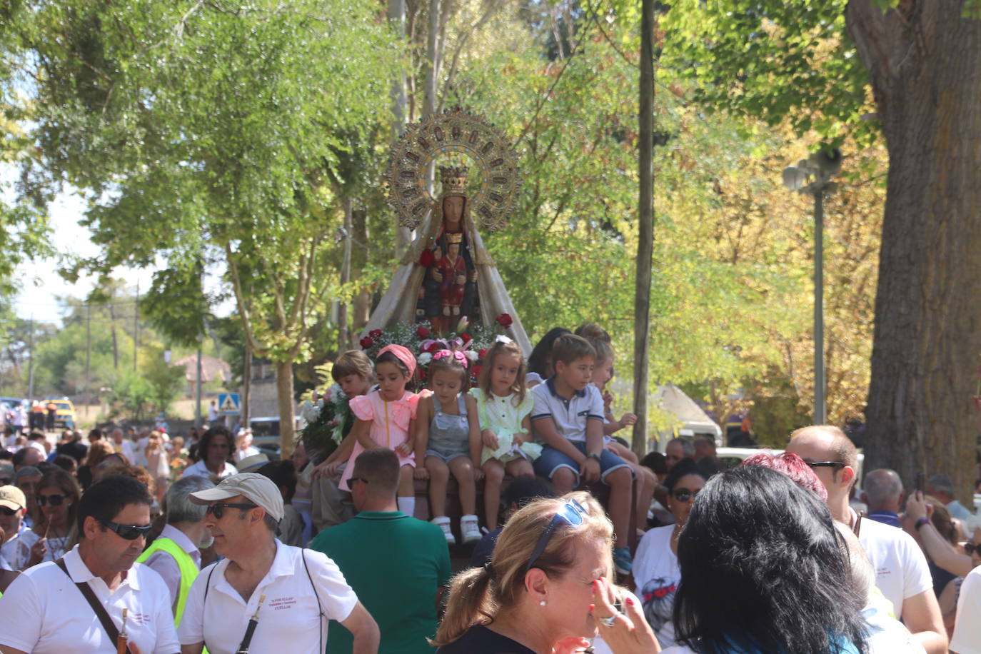 Miles de personas, este domingo en la romería de la Virgen del Henar.