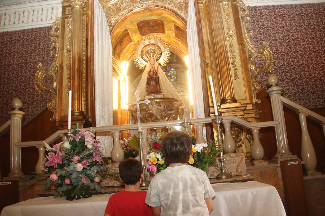 Miles de personas, este domingo en la romería de la Virgen del Henar.
