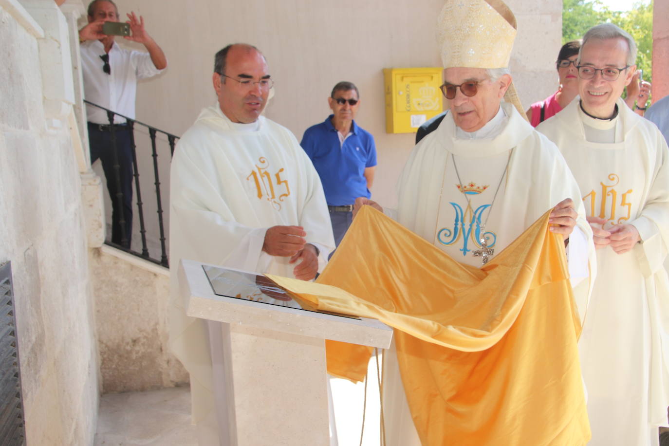 Miles de personas, este domingo en la romería de la Virgen del Henar.