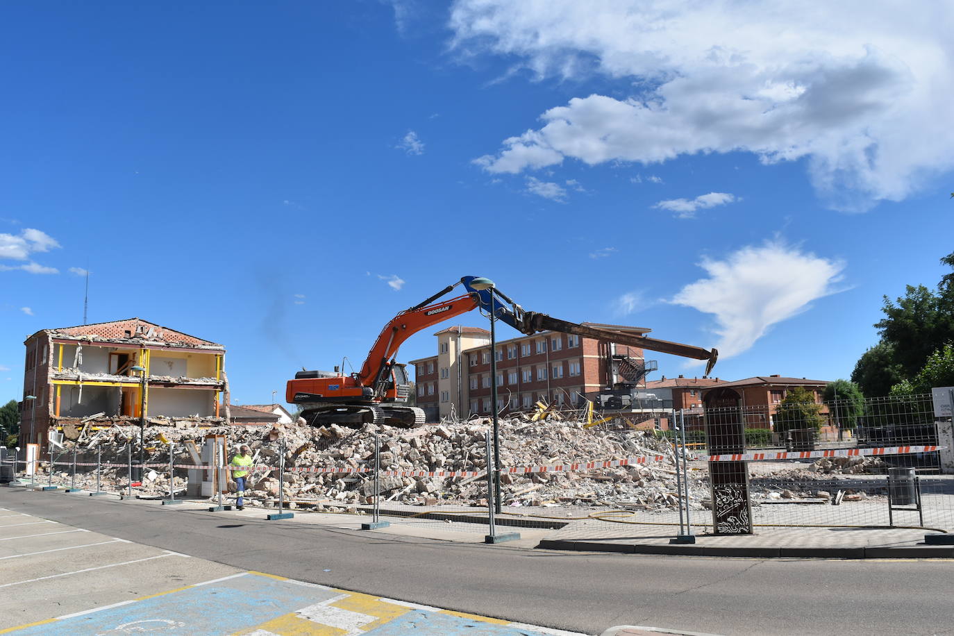 Se va a construir un centro de salud, cuyas obras de adjudicaron por 5,5 millones de euros. 